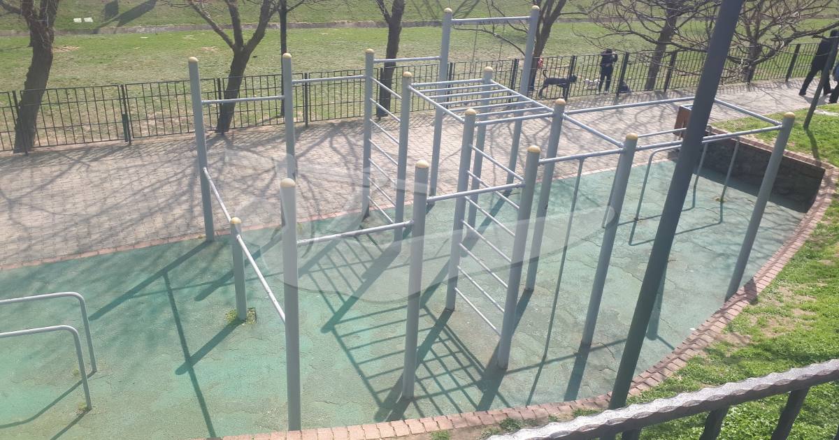 Beşiktaş Sporcular Parkı — an outdoor calisthenics spot in Beşiktaş