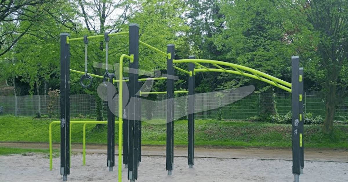 Sportpark mit Calisthenics Ausrüstung — outdoor calisthenics spot in Aachen