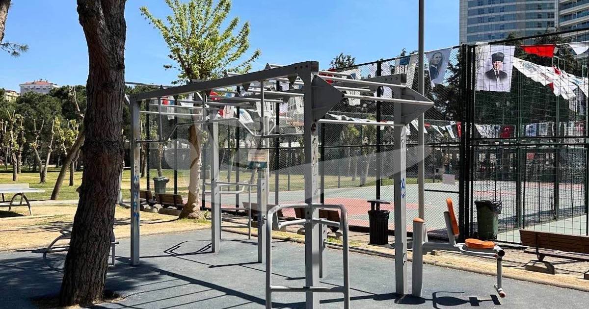 Outdoor Fitness Özgürlük Parki — an outdoor calisthenics spot in Kadıköy