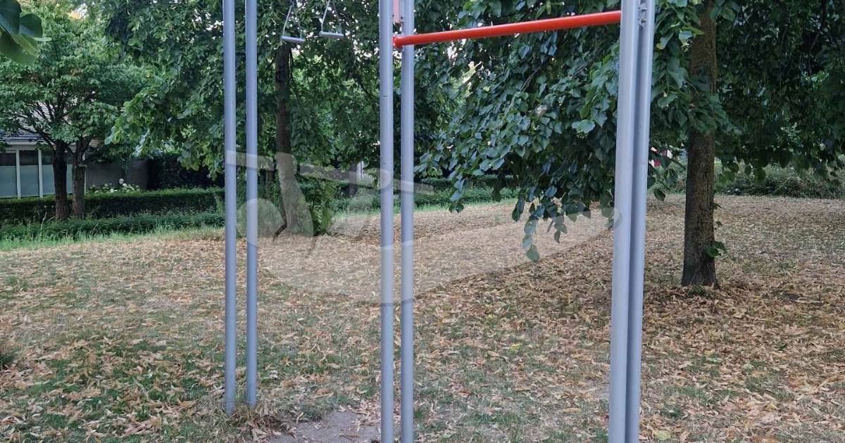 Vijfwal 8 pull-up bar — outdoor calisthenics spot in Houten