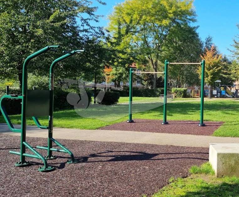 London - Outdoor Fitness Station - Sunbeam Gardens — outdoor calisthenics spot in London