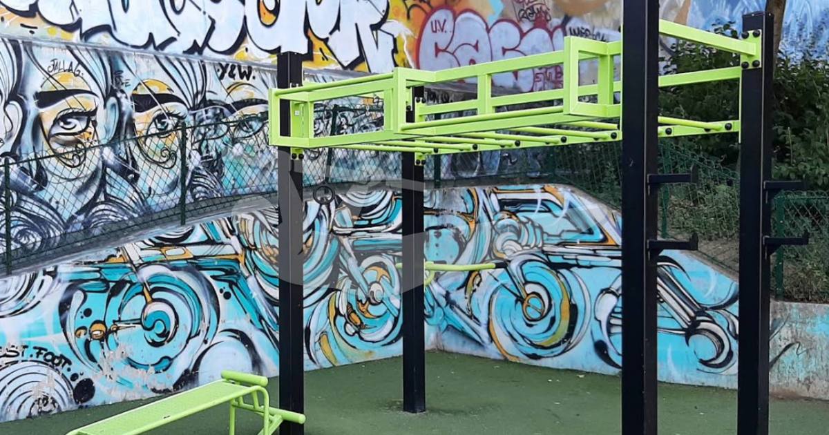Outdoor Gym Square Léon — outdoor calisthenics spot in Paris