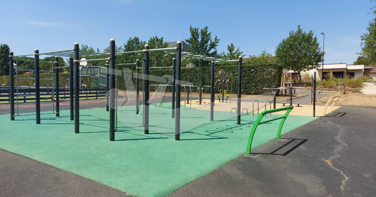 Fontaine-le-Comte - Calisthenics Park - Complexe Des Châtaigniers — outdoor calisthenics spot in Vienne