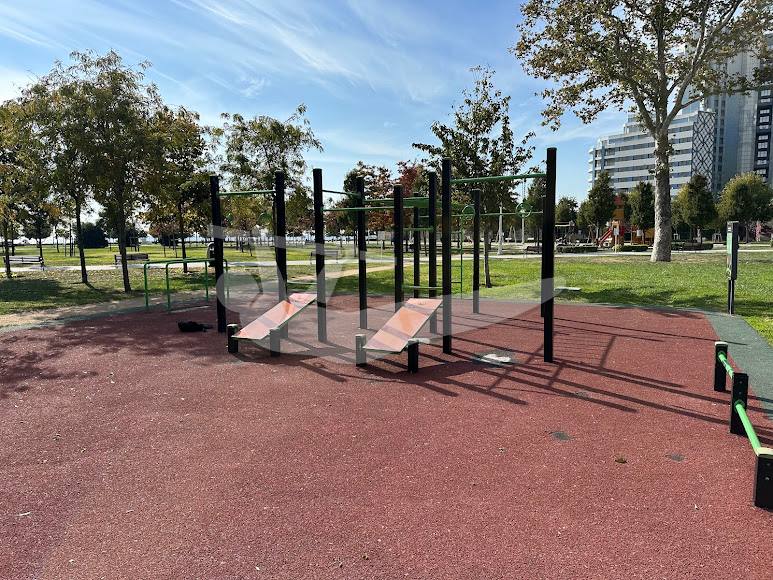 Baruthane millet bahcesi — outdoor calisthenics spot in Bakırköy