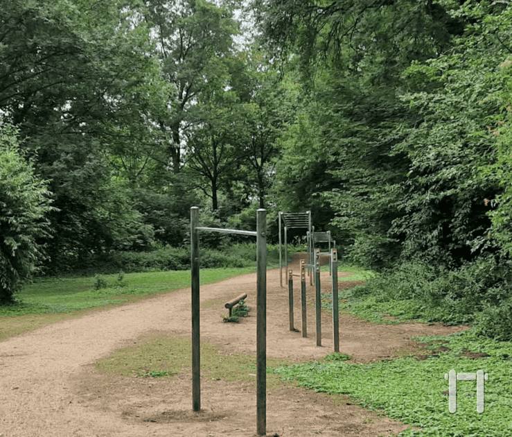 Mönchengladbach - Fitness Trail - Schloß Rheydt — an outdoor calisthenics spot in Mönchengladbach