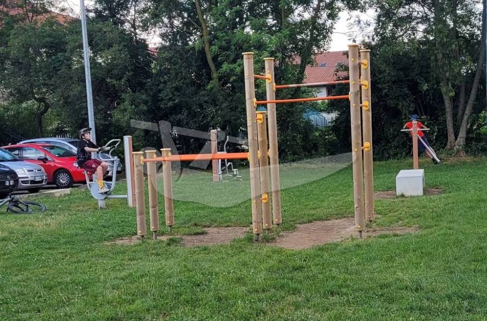 Barre per le trazioni e per dip Ciriè — outdoor calisthenics spot in Turin